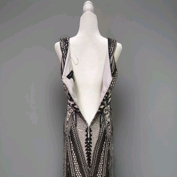 R & M RichardsWomen's Sequin Embellished Sleeveless GownSize 14 Black Beige - Picture 8 of 15